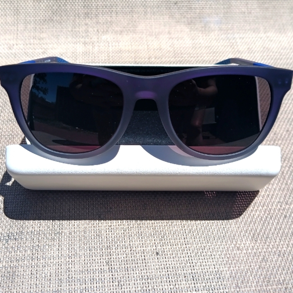 Calvin Klein Stylish Blue Sunglasses